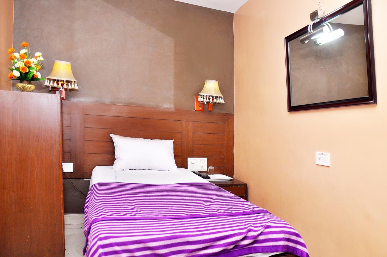 Royal Avenue Hotel Бангалор Екстериор снимка