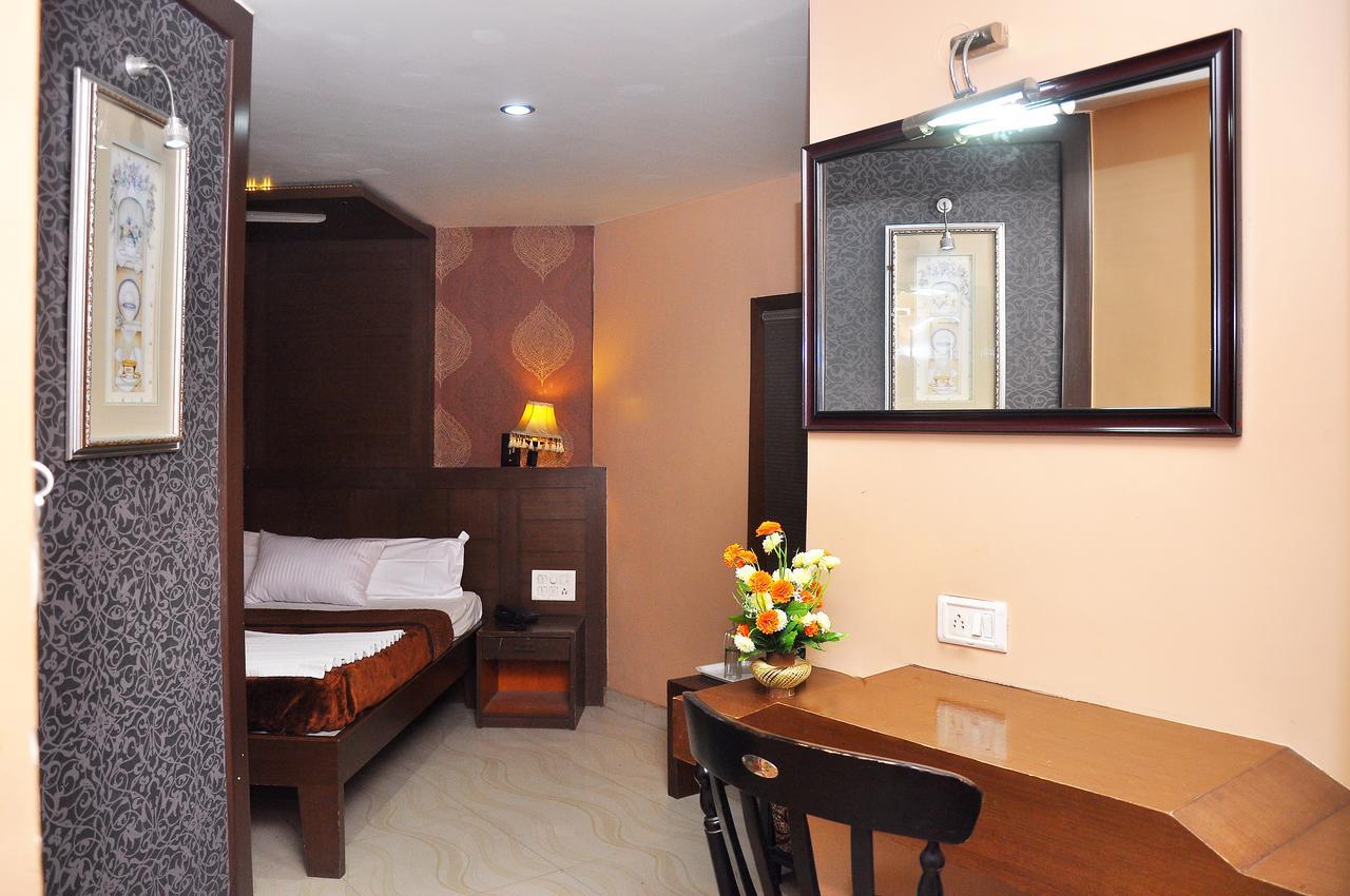 Royal Avenue Hotel Бангалор Екстериор снимка